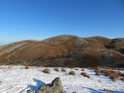 西南尾根から見る霊仙山