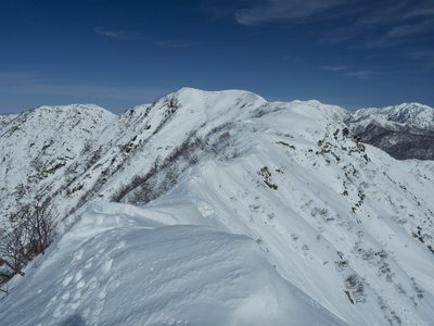 北峰へ.jpg (215.26 KiB) 閲覧された回数 5605 回 北峰へ