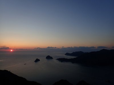 尾鷲側。昨日歩いた九鬼も、先々週歩いた矢ノ川峠も見えてます