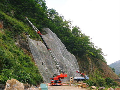 ●　林道の工事中、