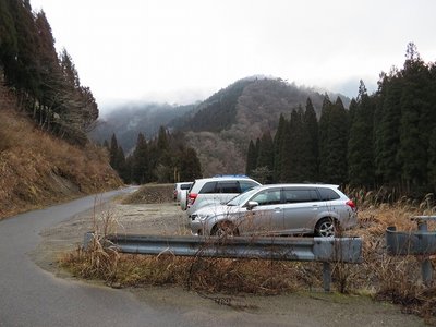御池橋たもとに駐車