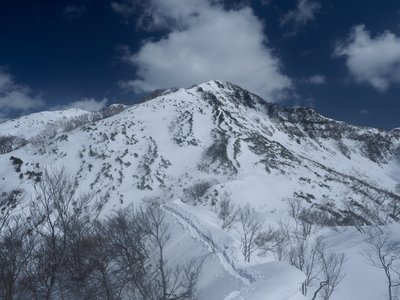 中岳への登りより経ヶ岳を振り返って