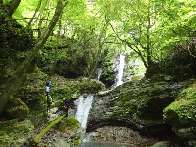 P6060005_800.jpg (252.79 KiB) 閲覧された回数 12459 回 きれいな滝