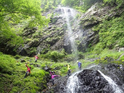 P6060039_800.jpg (298.5 KiB) 閲覧された回数 12459 回 不動滝でお約束