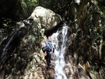胎内くぐりの滝