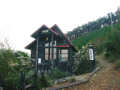● 好いロケーションに建つ五合目小屋