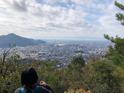 遠くは霞んでて金華山しか見えません
