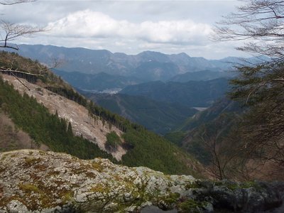 第一段の滝下テラスからの天下取りの絶景。