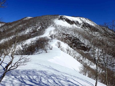 P1210031.jpg (109.3 KiB) 閲覧された回数 2439 回 土倉岳から御池テーブルランドを望む