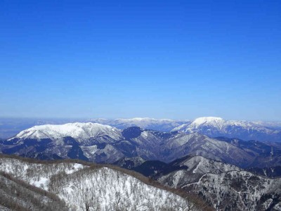 P1210069.jpg (57.46 KiB) 閲覧された回数 2439 回 左:霊仙 右:伊吹山