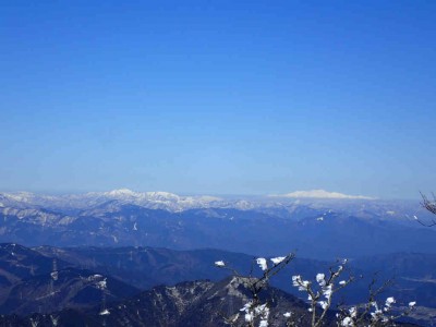 P1210070.jpg (39.54 KiB) 閲覧された回数 2439 回 左:能郷白山 右:白山