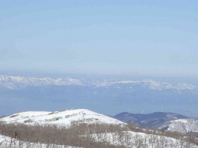P1210075.jpg (41.96 KiB) 閲覧された回数 2439 回 鈴北山とその向こうに比良山脈