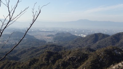 P1210263.jpg (287.9 KiB) 閲覧された回数 1589 回 湖南市街地と比叡山