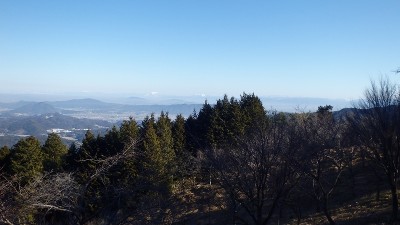 伊吹～霊仙の右に御池岳など鈴鹿の山々
