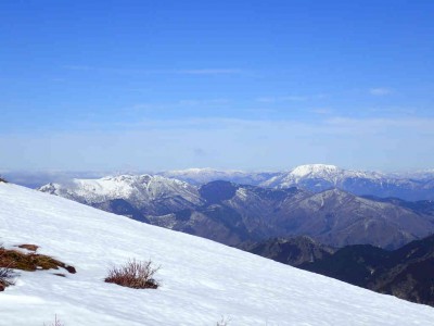 sP1250034.jpg (42.76 KiB) 閲覧された回数 2305 回 左:霊仙 右:伊吹山