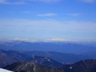 sP1250053.jpg (34.04 KiB) 閲覧された回数 2301 回 左:能郷白山 右:白山