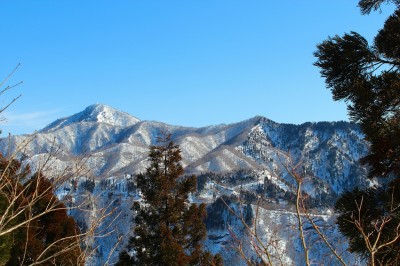 IMG_9115.jpg (637.61 KiB) 閲覧された回数 4397 回 湧谷山からの稜線と蕎麦粒山