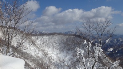 P1310424.jpg (377.17 KiB) 閲覧された回数 3630 回 花房~権現の稜線も