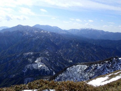 P2050067.jpg (68.4 KiB) 閲覧された回数 3123 回 鈴鹿の縦走路