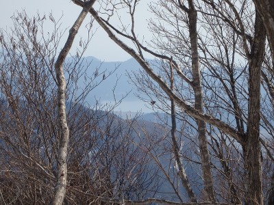 七々頭ヶ岳から余呉湖を見下ろす