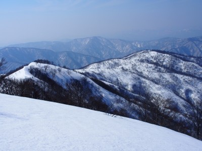 上谷山から妙理山を眺めて