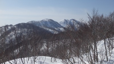 P2210586.jpg (359.73 KiB) 閲覧された回数 4114 回 ・911ピークから上谷山への尾根