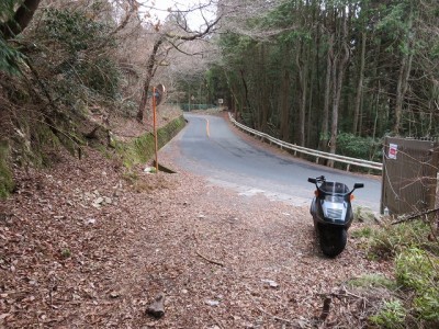 廃林道入り口に駐車