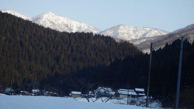 浄水場近くから夕日に映える美濃俣丸