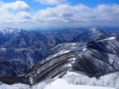 左千方より左手に琵琶湖を望んで