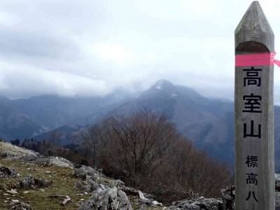 P3040037.jpg (55.47 KiB) 閲覧された回数 2495 回 高室山から鈴が岳を望む