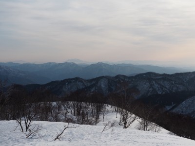 彼方に乗鞍、御嶽、中央アルプス