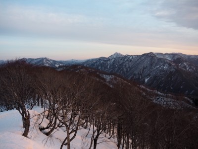 朝陽に染まる稜線