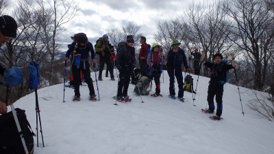 徳平山から下ります。