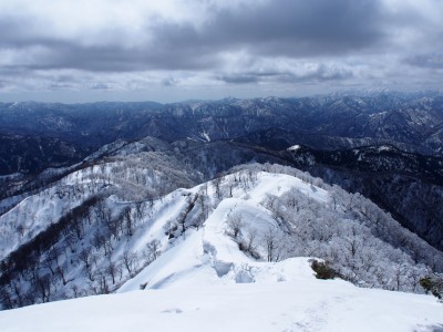 尾根を振り返る.jpg (254.25 KiB) 閲覧された回数 6392 回 尾根を振り返って