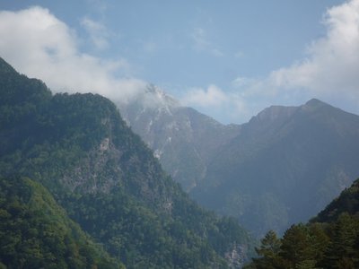 nokogiri0146.jpg (56.34 KiB) 閲覧された回数 5910 回 甲斐駒ケ岳 雲か白い砂かはたまた雪か