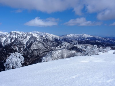 山頂のお写真の方角を眺めて
