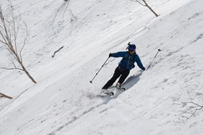 雪玉の穴に落ちる？