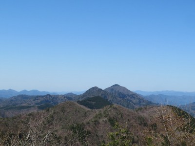 IMG_3519.jpg (67.34 KiB) 閲覧された回数 3006 回 遠くの目立つ山は小金ヶ嶽と御嶽