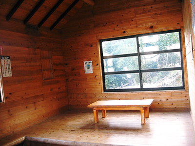 ● 五合目小屋内部、貸切だと好いんだけどな