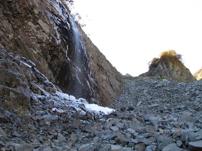 お望みの北穂の滝です、大したことないっすよ。
