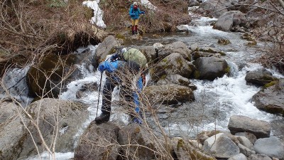 笠羽橋手前の渡渉（2019年、下山時）