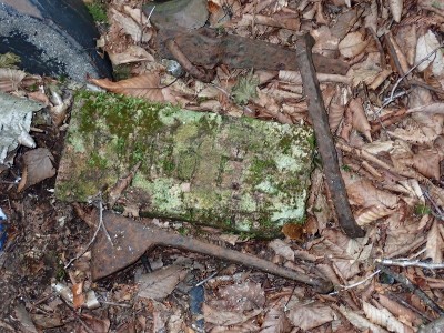 蓮第4工場の飯場跡にあった「KINJO.F.B」