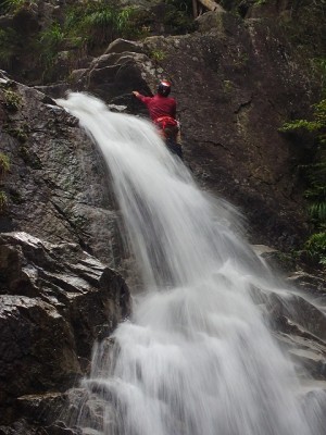 P7300002.jpg (118.04 KiB) 閲覧された回数 3109 回 元越大滝を登るKjくん(shigeki写真)