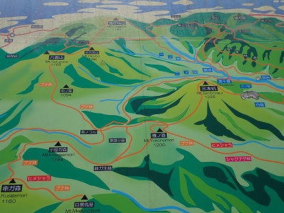 上部概念図。クマやらイノシシやらテキトーかと思ったらいわれがあるそうです