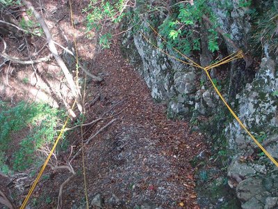 トラバースの残置ロープ