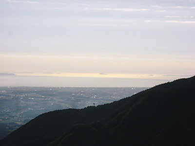 浮き上がる神島.JPG (39.79 KiB) 閲覧された回数 1763 回 ● 神島が浮き上がってう、これは蜃気楼かな