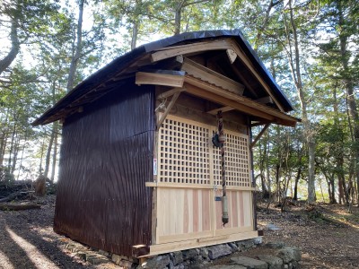 IMG_9417.JPG (3.84 MiB) 閲覧された回数 3645 回 山頂の祠(行者小屋)