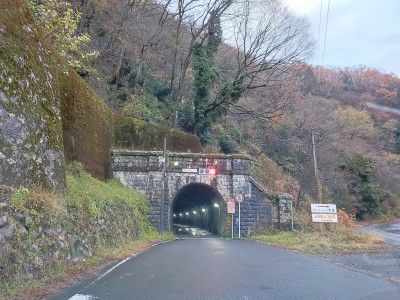 旧北陸本線の湯尾トンネルもレンガ造りで興味深い