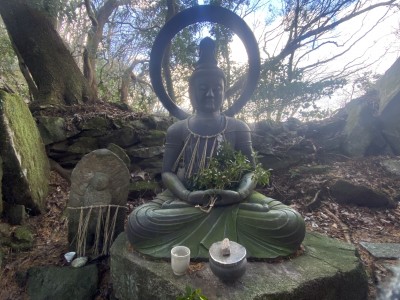 八幡宮跡には大日如来座像が鎮座していた