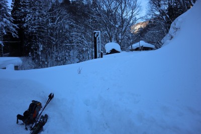 登山口.jpg (344.71 KiB) 閲覧された回数 3285 回 登山口